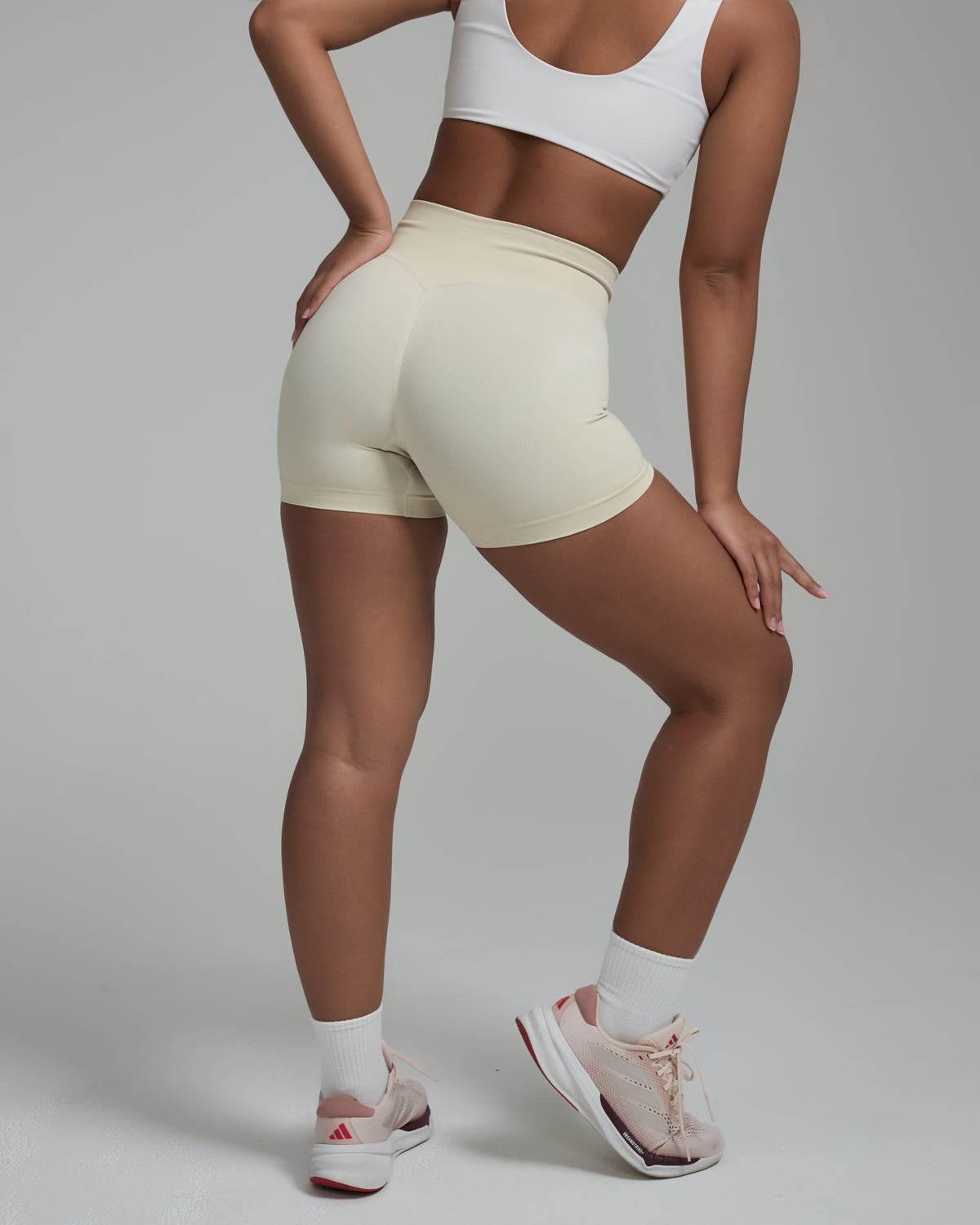 Refina® Seam Shorts Frosted Almond