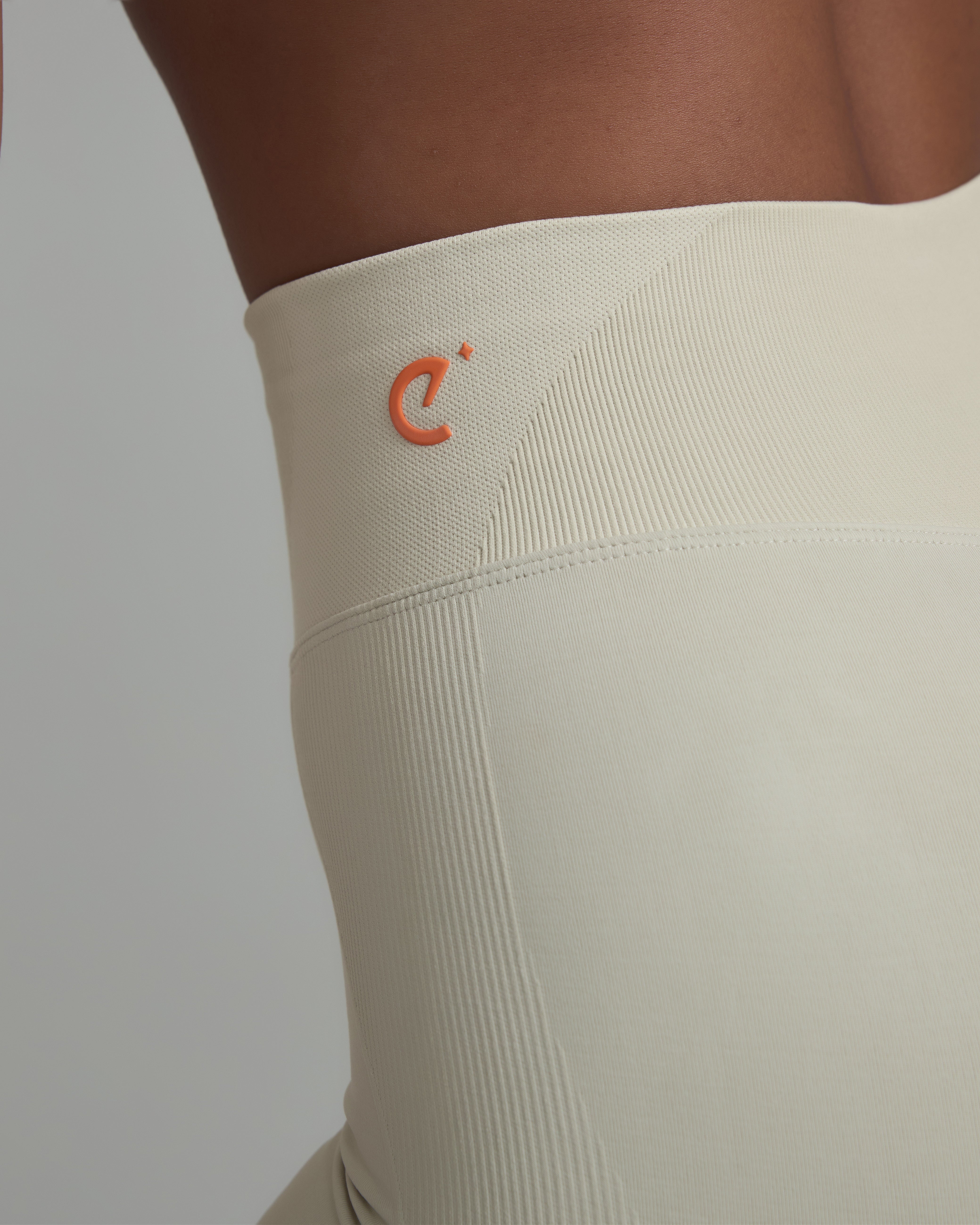 Refina® Seam Shorts Frosted Almond